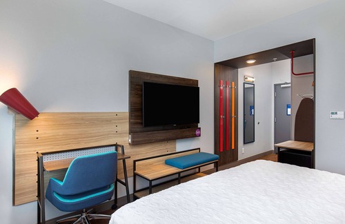 Lexington Hotel | Tru by Hilton University Medical Center