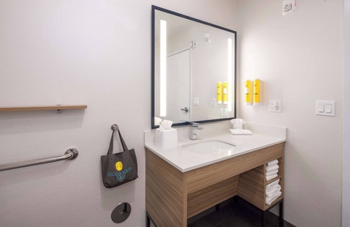 Brownstown Hotel | Tru By Hilton Yakima Airport