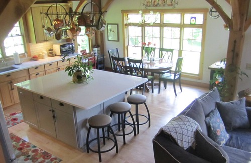 Wilmington House | TRUE 3 SEASON HOME! SKI MT SNOW/STRATTON ,ON HARRIMAN, MINUTES TO WILMINGTON.