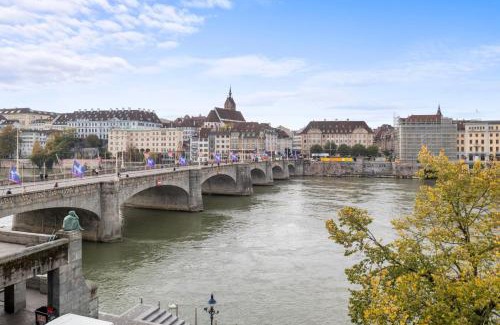 Basel City Centre Apartment | True Basel - Stadtwohnung I Rheinblick