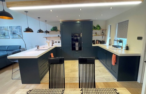 Durham House | 🍃True City Centre Hideaway - Tranquil Family Home - Private Terrace & Views🍃