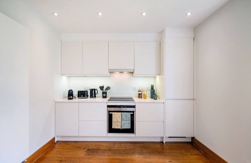 Covent Garden Apartment | True Gem 2 bed moments from Covent Garden Piazza