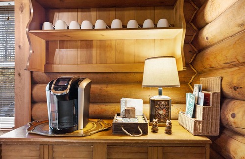 Rabun Gap House | True Log Cabin - High in mtns - Surrounded by trees and privacy - Best location!