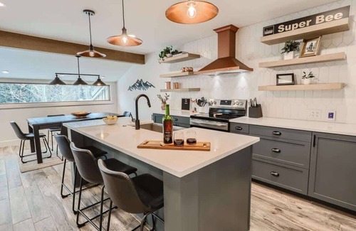 Copper Mountain House | True Ski/Golf-in-Ski-Out-Modern Luxury-Hot Tub