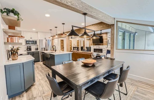 Copper Mountain House | True Ski/Golf-in-Ski-Out-Modern Luxury-Hot Tub
