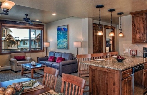 Breckenridge Cabin | TRUE Ski In/Out Luxury 2-Bedrm Residence, Grand Lodge on Peak 7, Breckenridge CO