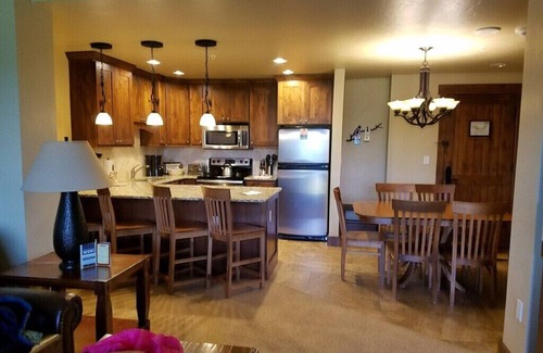 Breckenridge Cabin | TRUE Ski In/Out Luxury 2-Bedrm Residence, Grand Lodge on Peak 7, Breckenridge CO