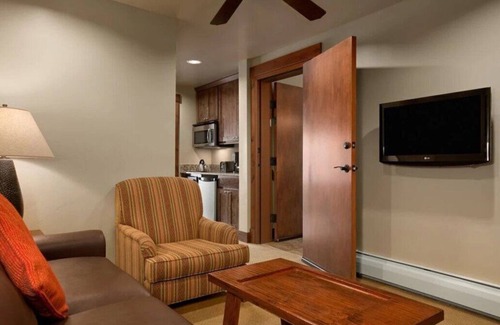 Breckenridge Cabin | TRUE Ski In/Out Luxury 2-Bedrm Residence, Grand Lodge on Peak 7, Breckenridge CO