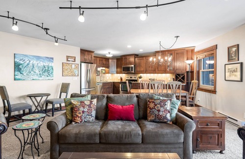 Peak 8 Condo | True ski-in/ski-out on 4 o'clock run; Peak 8 views