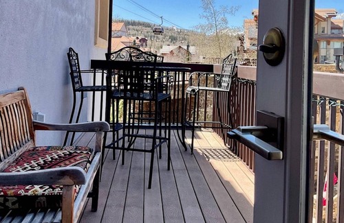 Mountain Village Condo | True Ski in/Ski out- Quaint, Comfortable & Convenient