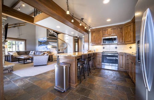 Breckenridge Condo | True Ski-In-Ski-Out 3 Bed-3 Bath Penthouse. Overlooks base of Peak 8. Sleeps 12
