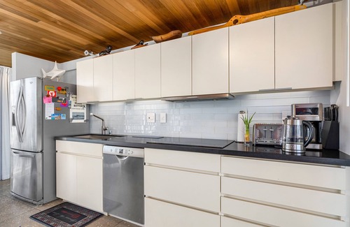 Diamond Head - Kapahulu - St. Louis Apartment | True Top Floor Penthouse Residence with 360 Degree Views & A/C