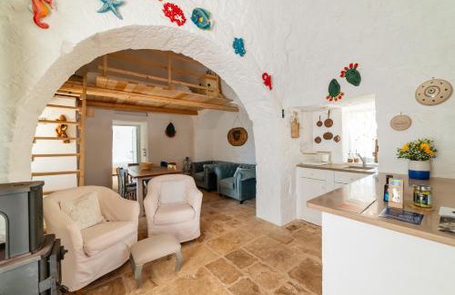 Cozzana Villa | Trullo Ape Regina by MONHOLIDAY