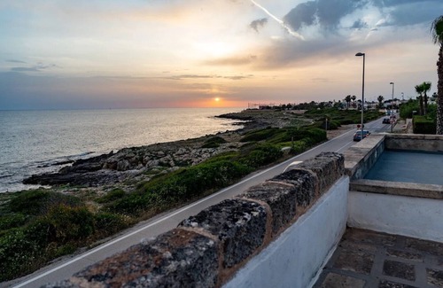 Posto Rosso Villa | Trullo Fronte Mare "Elmeca"
