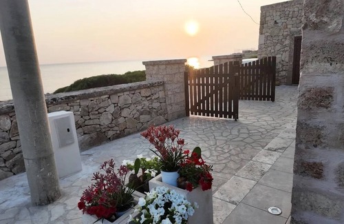 Posto Rosso Villa | Trullo Fronte Mare "Elmeca"