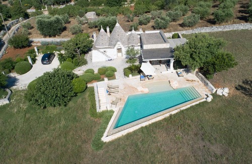 Ostuni House | Trullo, Infinity Pool & Stunning Views/Explore Puglia’s Itria Valley & Beaches