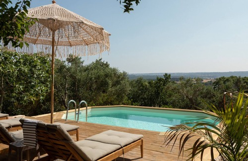 L'Assunta House | Trullo Nascosto, The perfect Romantic Hideaway, with jacuzzi and private pool