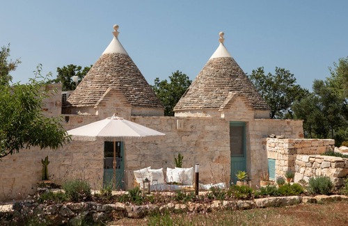 L'Assunta House | Trullo Nascosto, The perfect Romantic Hideaway, with jacuzzi and private pool