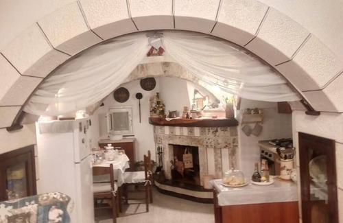 Locorotondo Villa | Trullo Nonno angelo in locorotondo with Wi-Fi and air conditioning