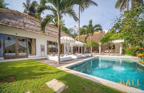 Tumbu Village Villa | Truly a Luxury Hidden Jewel in Paradise! Private, Romantic and Breathtaking!