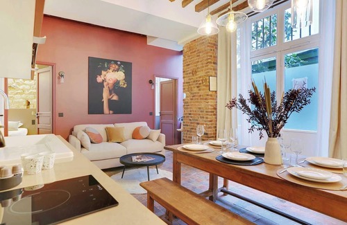 Quartier Sainte-Avoye Apartment | Truly Marais !Set in a passage flowered setting with beautiful colored windows.