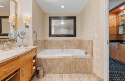 Las Vegas Apartment | TRUMP 56th Floor - Sphere and Strip View - No Resort Fees