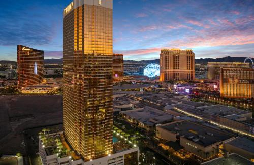 Las Vegas Apartment | TRUMP 56th Floor - Sphere and Strip View - No Resort Fees
