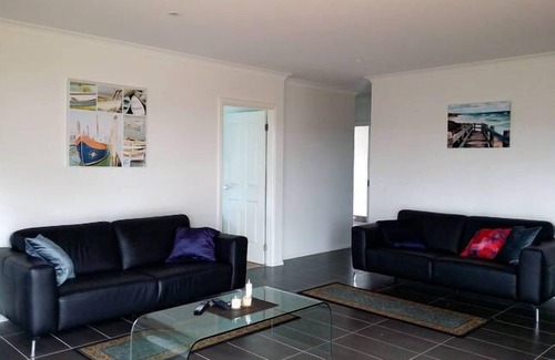 Eden House | Trumpeter Avenue in Eden