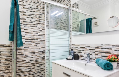 Chayofa Apartment | Tu Hogar en la Isla Accommodation with POOL!