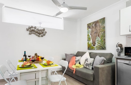 Chayofa Apartment | Tu Hogar en la Isla Accommodation with POOL!