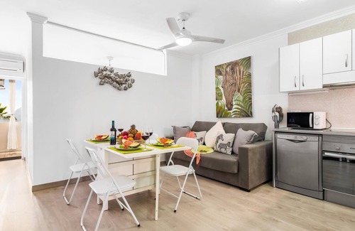 Chayofa Apartment | Tu Hogar en la Isla Accommodation with POOL!
