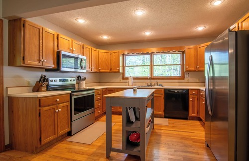 Sylva House | Tuckasegee Chateau - Private River Access with Rafting and Tubing!