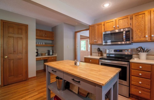 Sylva House | Tuckasegee Chateau - Private River Access with Rafting and Tubing!