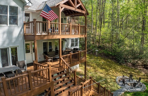 Sylva House | Tuckasegee Chateau - Private River Access with Rafting and Tubing!