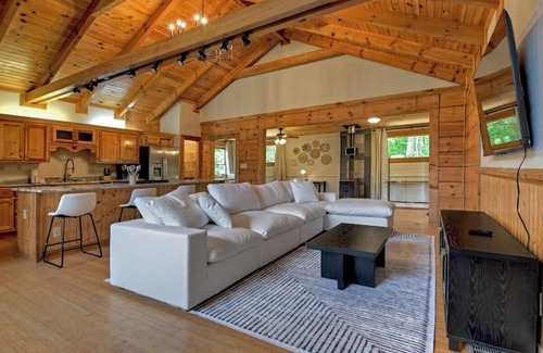 Mineral Bluff Cabin | Tucked Away | Free Night Offer!