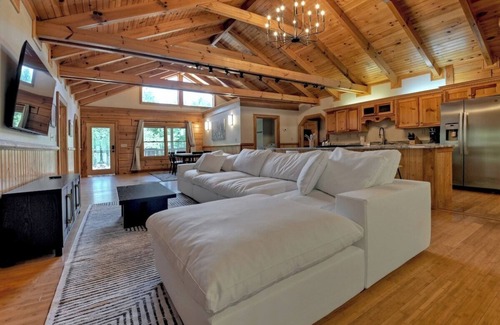 Mineral Bluff Cabin | Tucked Away | Free Night Offer!