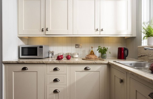 Helston Cottage | Tucked away in a magical corner of Cornwall, South Lodge sits peacefully on the enchanting Bonython
