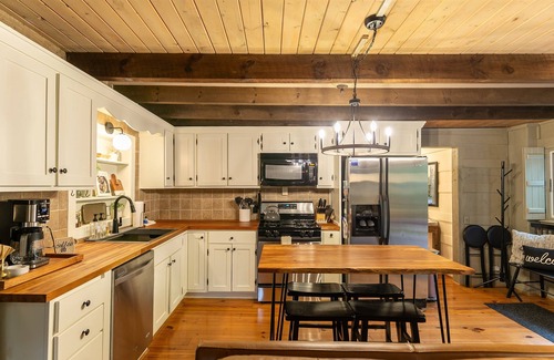 Blowing Rock Cabin | Tucked Away - updated cabin 1/3 mile from Blue Ridge Parkway