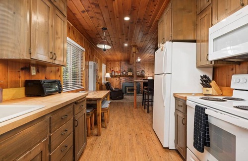 West Village Cabin | Tucked in Shaver Lake’s West Village and walking distance to shops, restaurants, and the lake!
