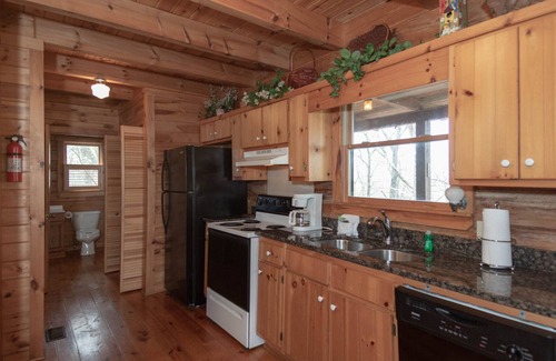 Pine Mountain Cabin | Tucked in the woods yet close to the pool
