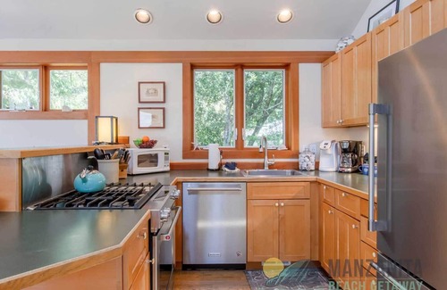 Manzanita House | Tucked into the hillside a block up from the beach. Dog Friendly and oh so cute!
