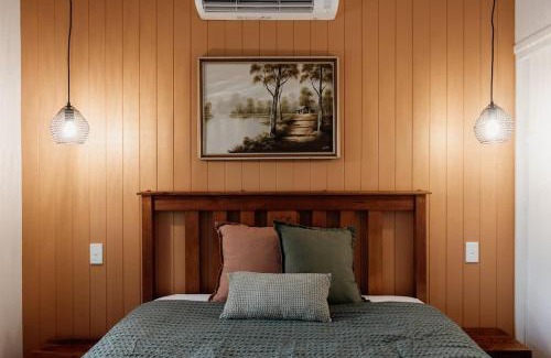 Rathdowney House | Tuckeroo Cottages - Cockatoo Cottage