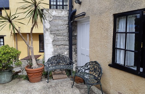 Lyme Regis Cottage | TUDOR COTTAGE, pet friendly, country holiday cottage in Lyme Regis