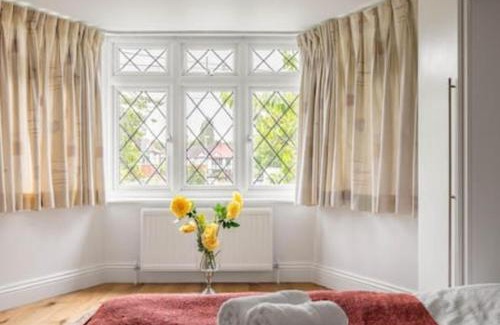 Tudor House | Tudor house · Kingston luxury 5 bed villa