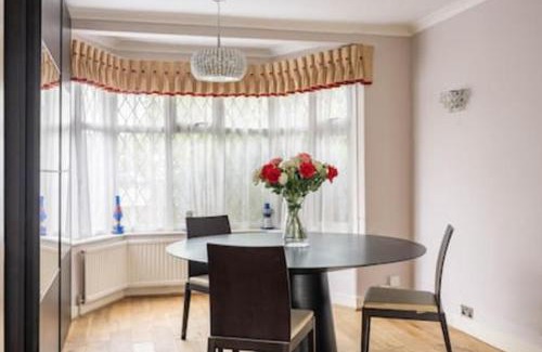 Tudor House | Tudor house · Kingston luxury 5 bed villa