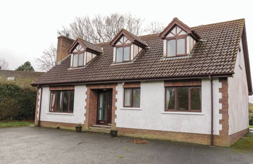 Newcastle Cottage | TUDOR LODGE, pet friendly, with a garden in Newcastle, County Down