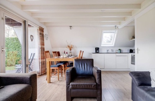 Zwiggelte House | Tufted Duck I Vacation Home with Modern Interior