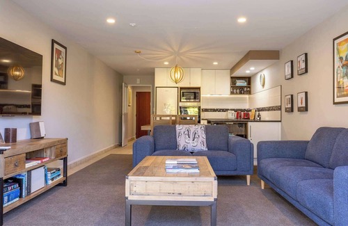 Taupo Apartment | Tui Unit - So close to the lake +Pool