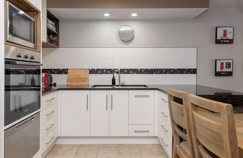 Taupo Apartment | Tui Unit - So close to the lake +Pool