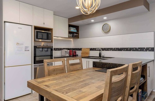 Taupo Apartment | Tui Unit - So close to the lake +Pool